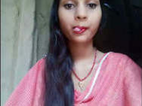 Teenage girl in village masturbates to orgasm in amateur video
