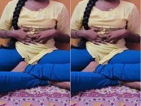 Tamil girl reveals her body and masturbates in a video