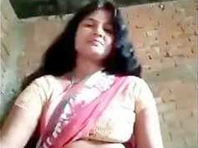 Desi bhabi Rekha flaunts her pussy in a solo video