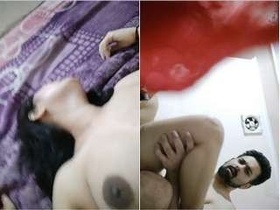 Indian girl masturbates in front of lover at hotel