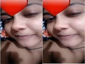 Pretty Indian girl flaunts her intimate parts