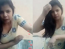 Desi bhabi flaunts cleavage and bends seductively in live video