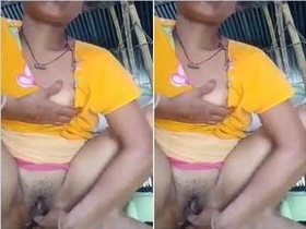 Rustic Bhabhi's erotic finger play