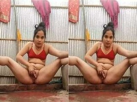 Desi girl pleasures herself with her fingers
