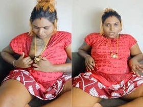 Indian bhabhi flaunts her big boobs