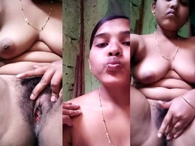 Innocent country girl flaunts her hairy pussy in a live video