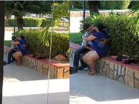 Outdoor romance and pussy wanking - A lover's delight
