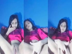 Bangladeshi girl pleasures herself with her fingers on camera