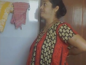 Mature aunt takes a bath in the bathroom