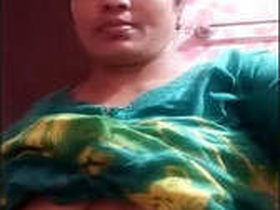 Hot bhbahi shares intimate selfies of her breasts and pussy