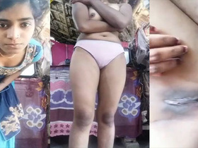 Jharkhand village girl shows off her clean-shaven pussy on camera