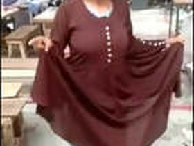 Desi babe gets naughty with her supervisor