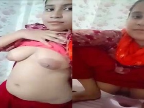 Dehatia girl records her own pee in a video for her lover