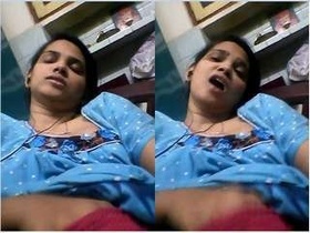 Desi girl records her nude video and masturbates