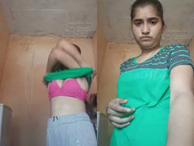 Indian girl bares it all in front of the camera