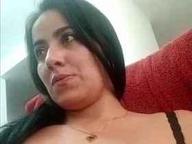 Pakistani mom proudly displays her sexy selfies online