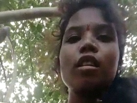 Dehati couple enjoys outdoor sex in video