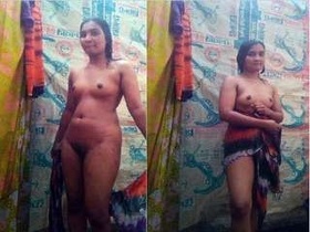 Desi girl records her open air bath for lover