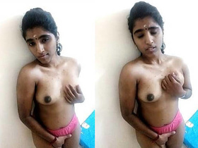 Curvy South Indian babe flaunts her breasts