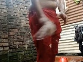 College student flaunts her adorable naked body in the bathtub