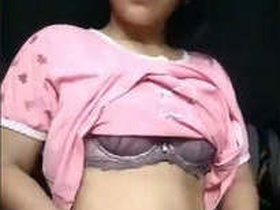 Horny girl sends nude MMS to her partner