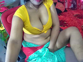 Indian babe Rani's camera-ready sex show
