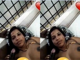 Experienced bhabhi gives a blowjob