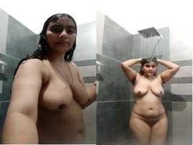 Indian girl films her naked body for her partner's pleasure