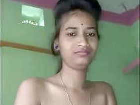 A girl from India with NRIs gets naked in front of a man