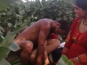 Desi threesomes in outdoor sex video with Indian mother and daughter
