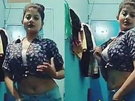 Insta Queen flaunts her tie-dye shirt while dancing seductively