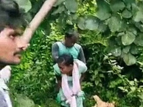 Chudai video of a country girl getting outdoor sex from a gang
