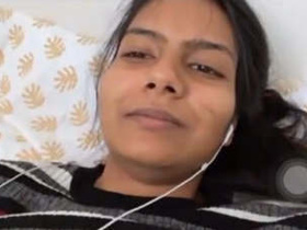 Tamil girl's pussy gets exposed in a steamy video
