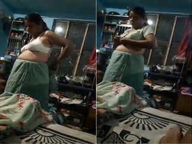 Indian amateur bhabhi changing clothes in exclusive video