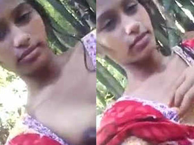 Desi girl flaunts her big boobs in selfies