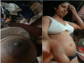 Indian bhabhi captures her own naked body in selfies for lover