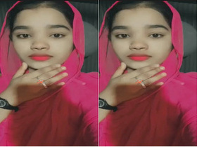 Amateur Indian girl flaunts her cute boobs and pussy on VK