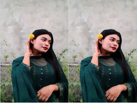 Exclusive video of a Desi Indian girl flaunting her assets on VK