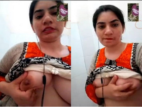 Pakistani bhabhi flaunts her big boobs and pussy in amateur video