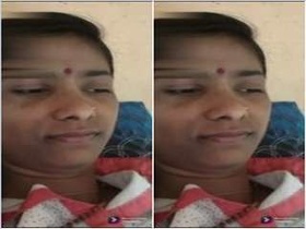 Cute Desi girl displays her body in exclusive video