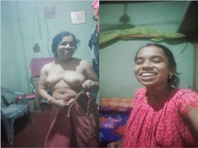 Amateur Indian Bhabhi records her own nude transformation
