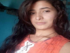 Stunning Indian girl flaunts her body for her boyfriend