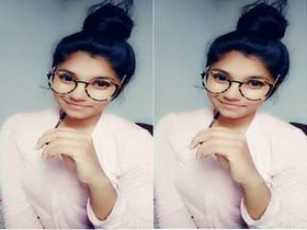 Exclusive Sri Lankan girl reveals her cute boobs in part 1