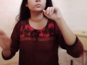 Desi bhabhi with long hair strips down for a bathroom selfie