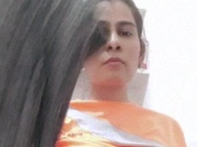 Seductive Indian babe flaunts her body in a solo video