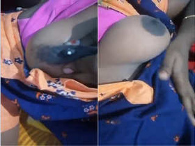 Indian bhabhi flaunts her milky boobs in exclusive video