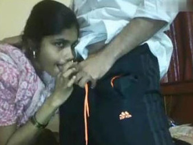 Indian bhabhi gives head to her servant after dinner