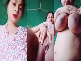 Bangladeshi office girl with large breasts in video