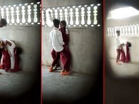 Husband-cheating auntie from Bihar gets down and dirty in the street in MMS