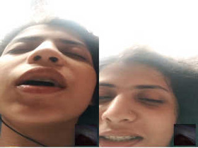 Mallu babe reveals her naked body in part one of this steamy video